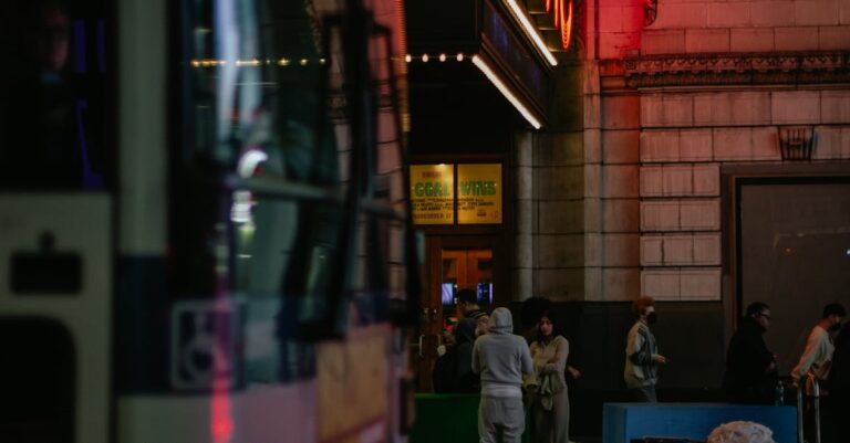 Osakkeet - AMC osake herättää huomiota: Uudet sijoitusstrategiat ja tulevaisuuden näkymät